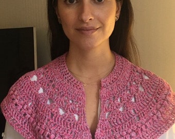 Capa rosa hecha a mano, única en su tipo.