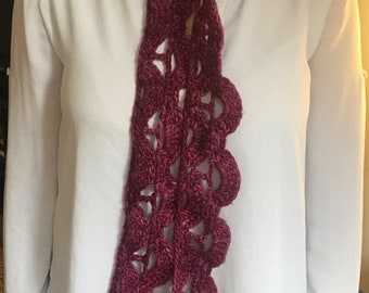 Bufanda de arándanos hecha a mano, única en su tipo, fibras naturales.