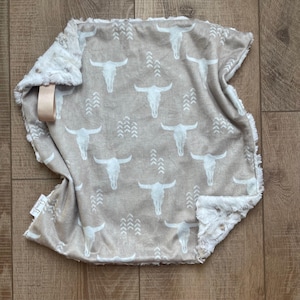 Copertina per neonati color cammello con teschi del deserto occidentale; copertina per neonati in minky; cameretta in stile boho; unisex; copertina per neonati in stile boho; giocattolo sensoriale; regalo per baby shower