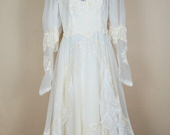 Vintage 80s High Neck Wedding Dress & Veil - Size 2, Classic Bridal Charm!