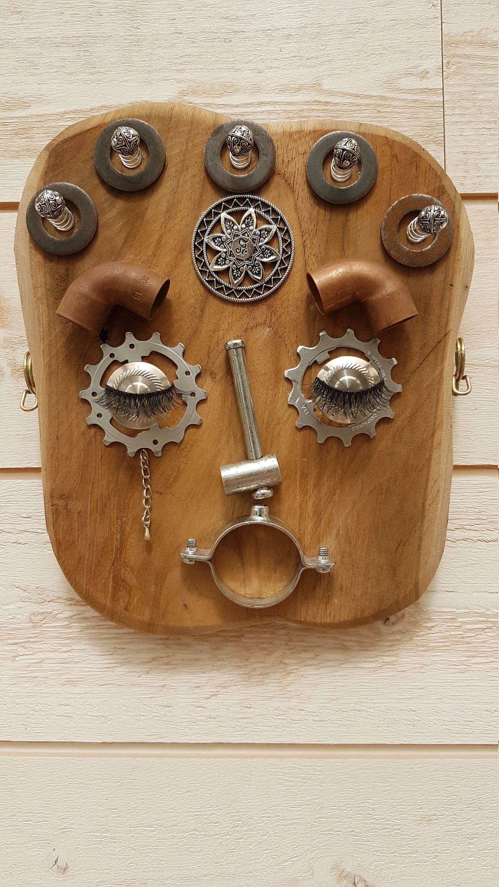 Masque en Bois et Métal Indus