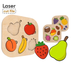 Peut inclure: Puzzle en bois avec des fruits, finition bois clair. Le puzzle comprend une pomme rouge, un abricot orange, une banane jaune et une fraise rouge. Deux petits puzzles avec divers fruits sont également inclus. Le texte "Laser cut file" est en haut à gauche.