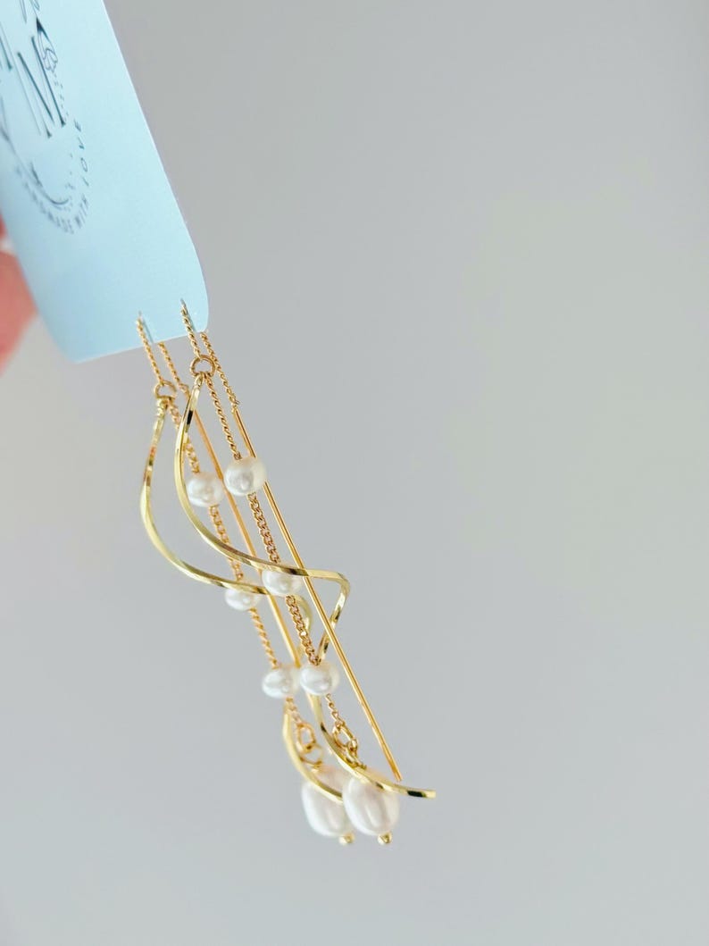 Freshwater Pearl Bridal Earrings-Bridesmaid Earrings-Graceful Twirling 14k Gold Dangle Earrings-Wedding Gift-Statement Earrings-Gift for her bild 5