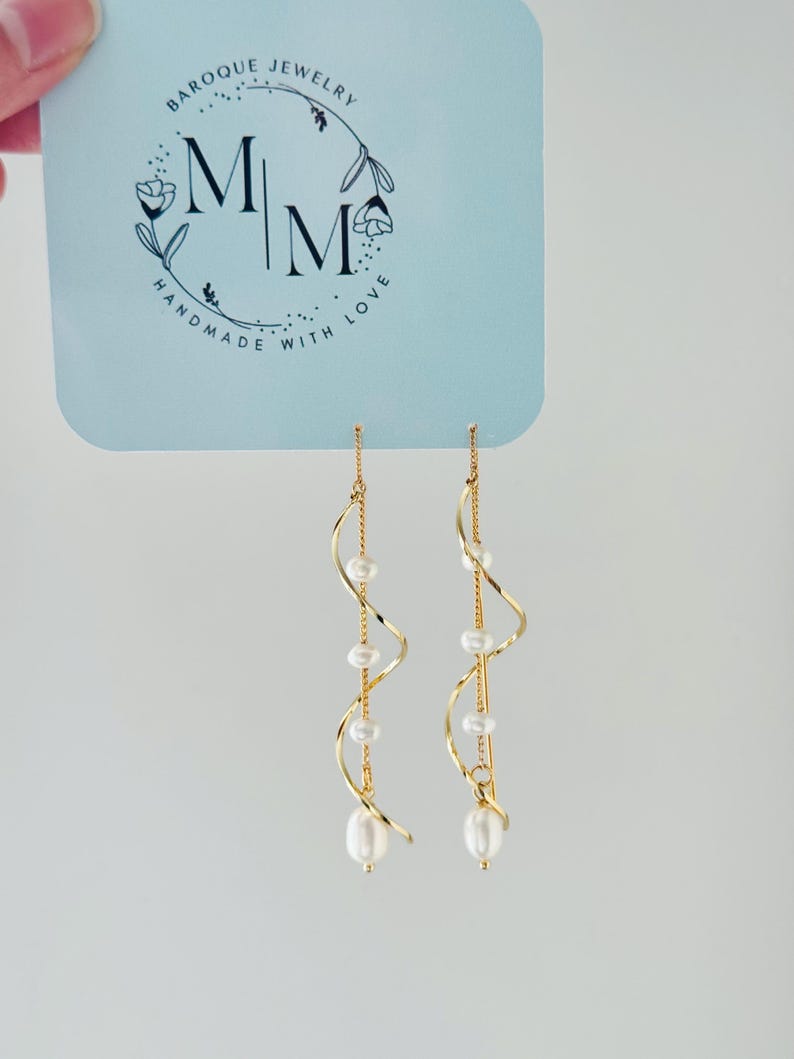 Freshwater Pearl Bridal Earrings-Bridesmaid Earrings-Graceful Twirling 14k Gold Dangle Earrings-Wedding Gift-Statement Earrings-Gift for her bild 2