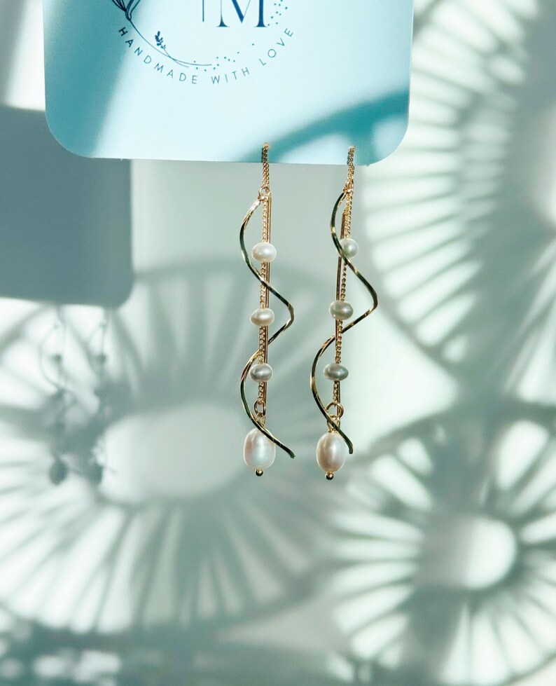 Freshwater Pearl Bridal Earrings-Bridesmaid Earrings-Graceful Twirling 14k Gold Dangle Earrings-Wedding Gift-Statement Earrings-Gift for her bild 7
