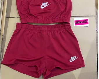 nike crop top and shorts outfit 