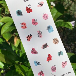 Folhas abstratas | Adesivos de unhas com efeito waterslide, Nail Art com efeito waterslide, Unhas abstratas