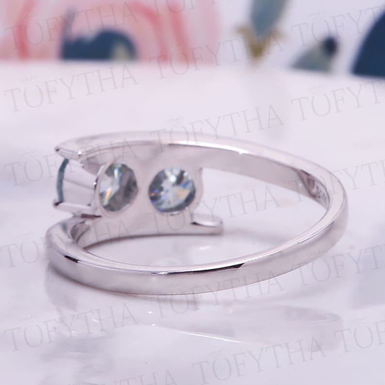Unique Green Moissanite Solid 14K 18K White Gold Multi-Stone Ring Wedding Engagement Ring for Women with Certificate
