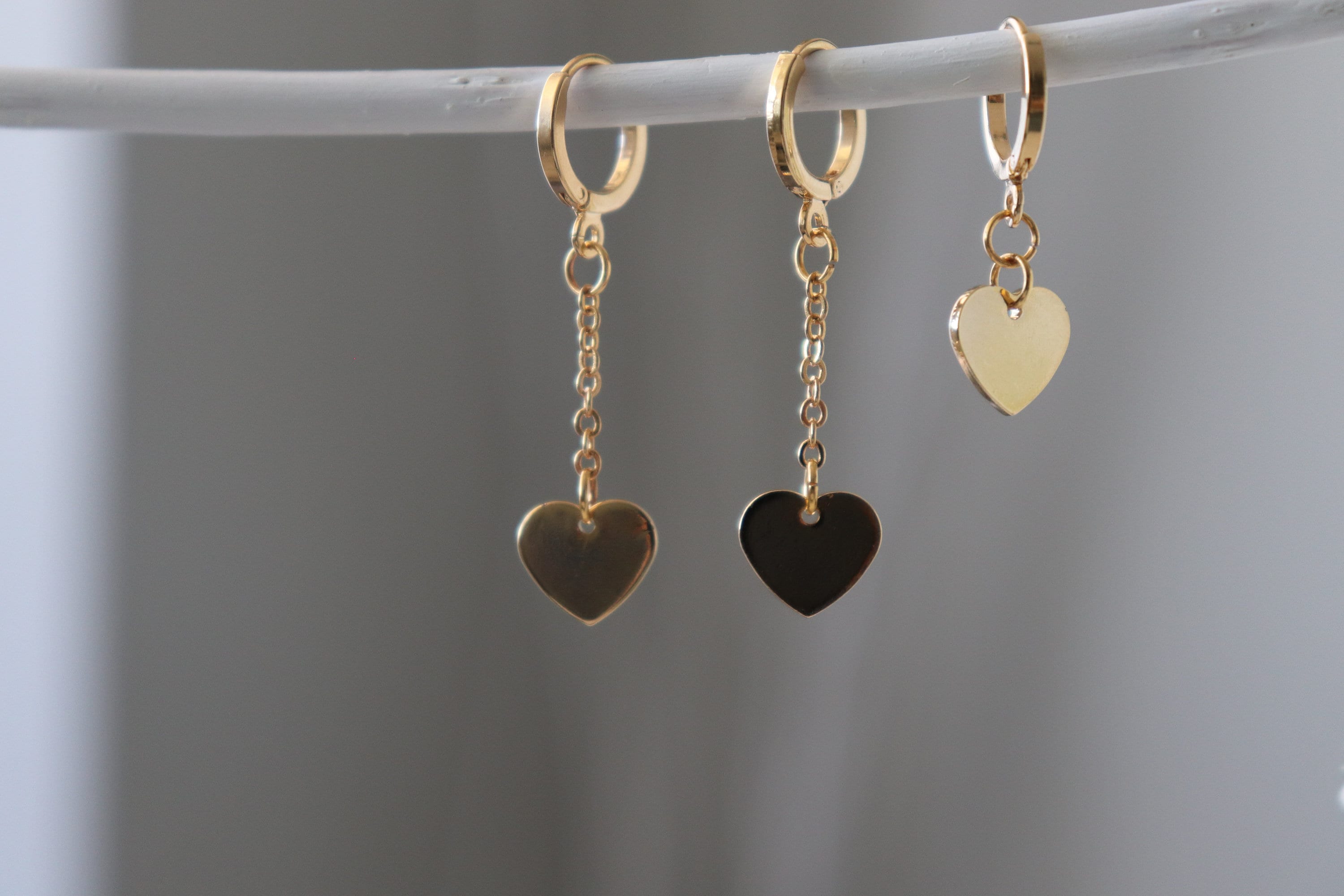 Dainty Dipi Heart Earrings
