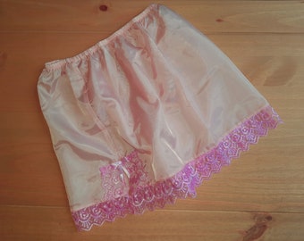 Mini slip en nylon rose pâle | Slip taille | Unisexe | Jupon pour adolescent | Dames britanniques TAILLE 6-18 | Robe croisée | Sissy slip | Genre neutre