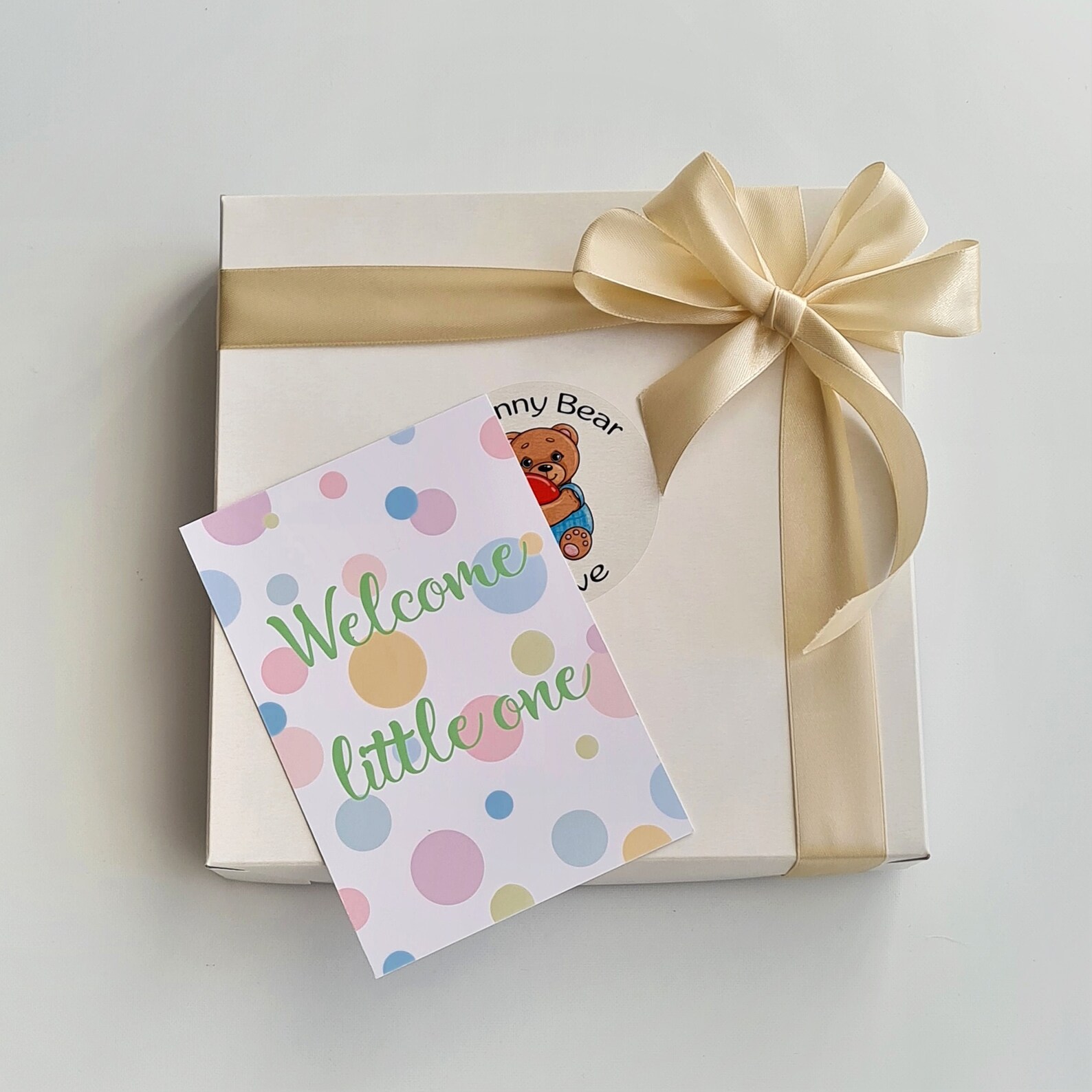 Pregnant gift box best new mom friend Announcement reveal