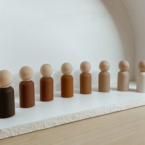Diverse Wooden Peg Doll Set | Hand-Painted Montessori Toy | Diversity peg dolls | Pretend play | Imaginative peg dolls