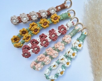 Macrame Daisy Wristlet Keychain, Boho Floral Key Holder