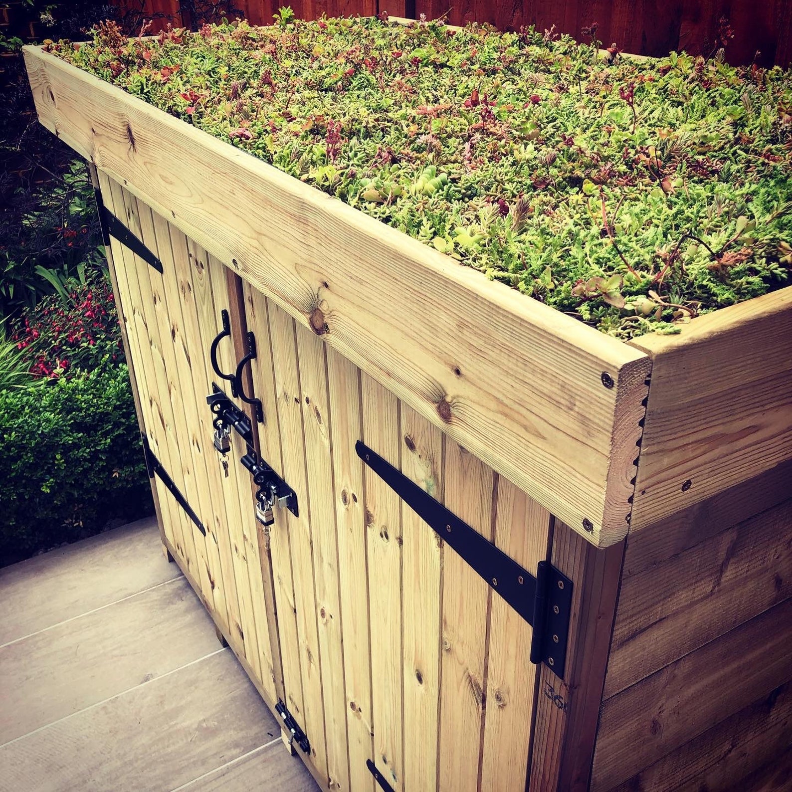 Sedum/green roof recycling bin store Etsy