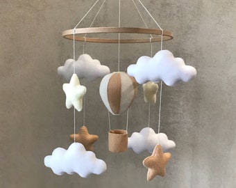 Neutrales Kinderzimmer Mobile Heißluftballon. Sterne und Wolken Mobile Unisex. Erstes Weihnachtsgeschenk