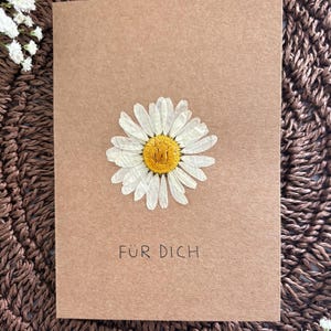 Karte / getrocknete Margeriten / Geburtstagskarte / Geschenkkarte / floral / Blumen / Grusskarte / Für Dich