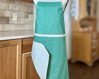 Reversible Cotton Apron, Vintage Floral Print, Pockets, Long Ties (Machine Washable)