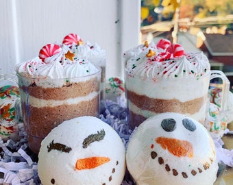 Bath bombs- bathbombs- holiday gifts - Christmas bathbomb_ Christmas gifts- hot chocolate - snowman - peppermint bath bomb