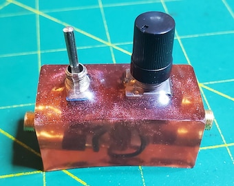 Attenuatore commutabile audio e CV in linea fuso in resina epossidica (24 opzioni di colore)