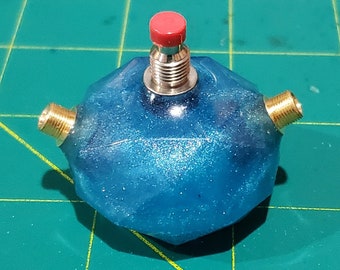 Pulsante di spegnimento momentaneo CV e audio in linea fuso in resina epossidica (24 opzioni di colore e 2 opzioni di forma)