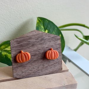 Halloween Earrings | Pumpkin Earrings | Small Pumpkin Studs | Polymer Clay Earrings | Clay Stud Earrings | Clay Halloween Earrings