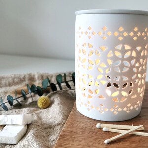 Wax melt burner / oil burner white ceramic matt wax burner Teachers gift wax warmer aromatherapy oil burner home gift housewarming gift