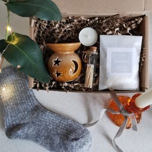 Handcrafted Christmas Hamper: Star Moon Wax Burner Gift Set Melts & Matches image 1