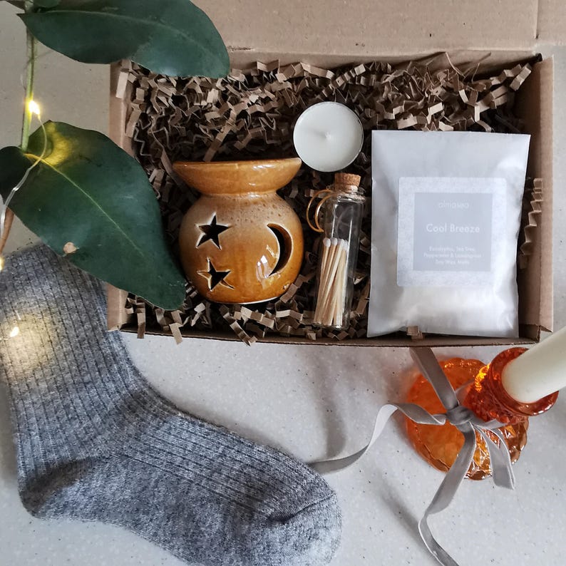 Handcrafted Christmas Hamper: Star Moon Wax Burner Gift Set Melts & Matches image 1