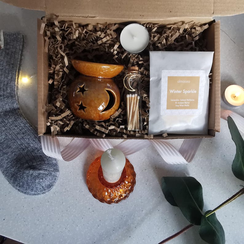 Handcrafted Christmas Hamper: Star Moon Wax Burner Gift Set Melts & Matches image 16