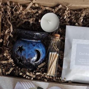 Handcrafted Christmas Hamper: Star Moon Wax Burner Gift Set Melts & Matches image 10