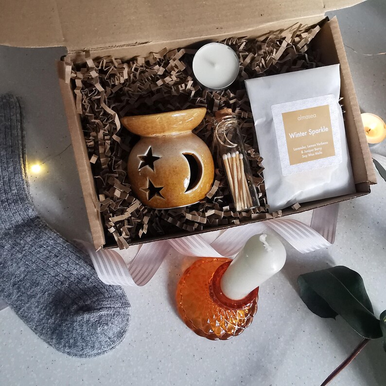 Handcrafted Christmas Hamper: Star Moon Wax Burner Gift Set Melts & Matches image 8