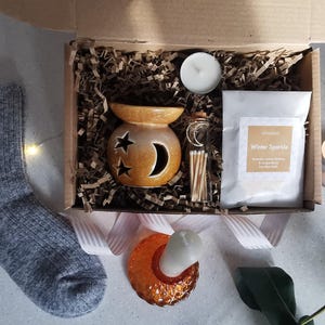 Handcrafted Christmas Hamper: Star Moon Wax Burner Gift Set Melts & Matches image 11