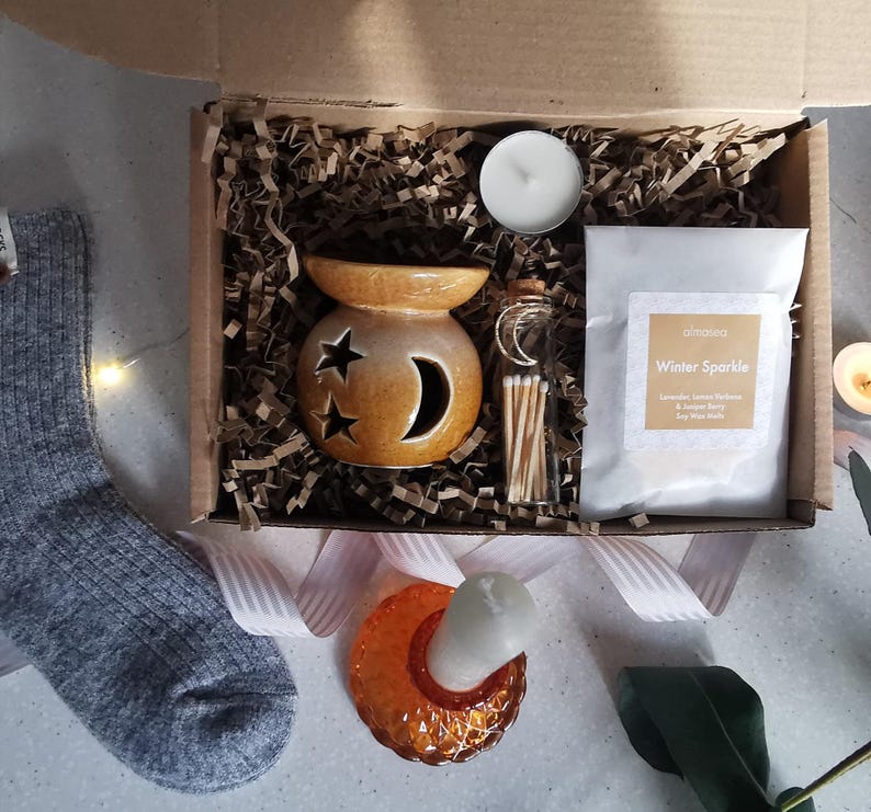 Handcrafted Christmas Hamper: Star Moon Wax Burner Gift Set Melts & Matches image 11