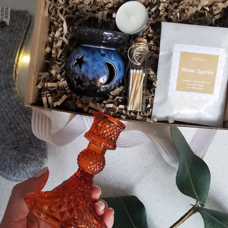 Handcrafted Christmas Hamper: Star Moon Wax Burner Gift Set Melts & Matches image 2
