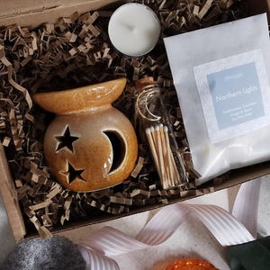 Handcrafted Christmas Hamper: Star Moon Wax Burner Gift Set Melts & Matches image 13