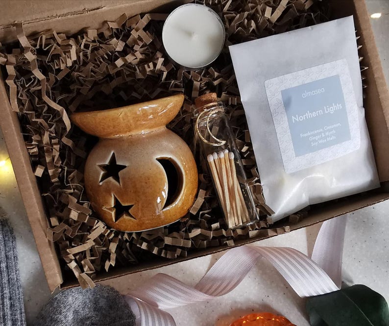 Handcrafted Christmas Hamper: Star Moon Wax Burner Gift Set Melts & Matches image 13