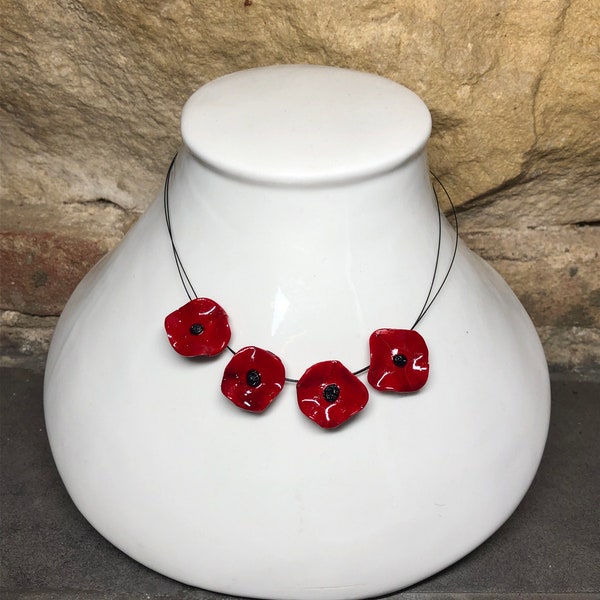 Collier ras de cou, collier rouge, collier petites fleurs