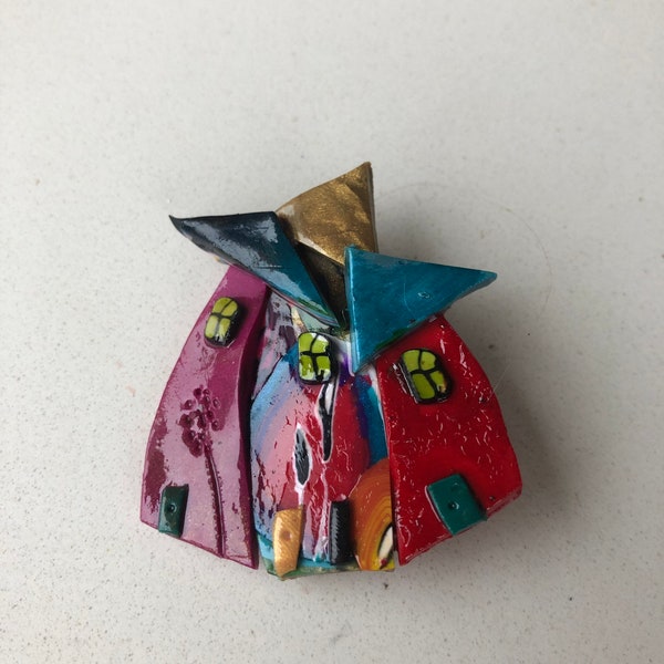 Broche de créateur, broche petites maisons, fabrication francaise