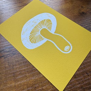 Carte postale illustrée numérique A6 champignon aux couleurs vives et audacieuses inspirée des linos