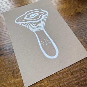 Carte postale illustrée numérique A6 champignon aux couleurs vives et audacieuses inspirée des linos