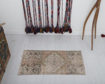 Vintage Turkish Wool Door Mat Rug: Handmade Mini Rug (1x3)
