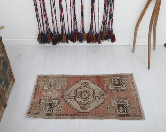 Handmade Wool Turkish Mini Rug: Vintage Door/Bath Mat (2.9 x 1.5 ft)