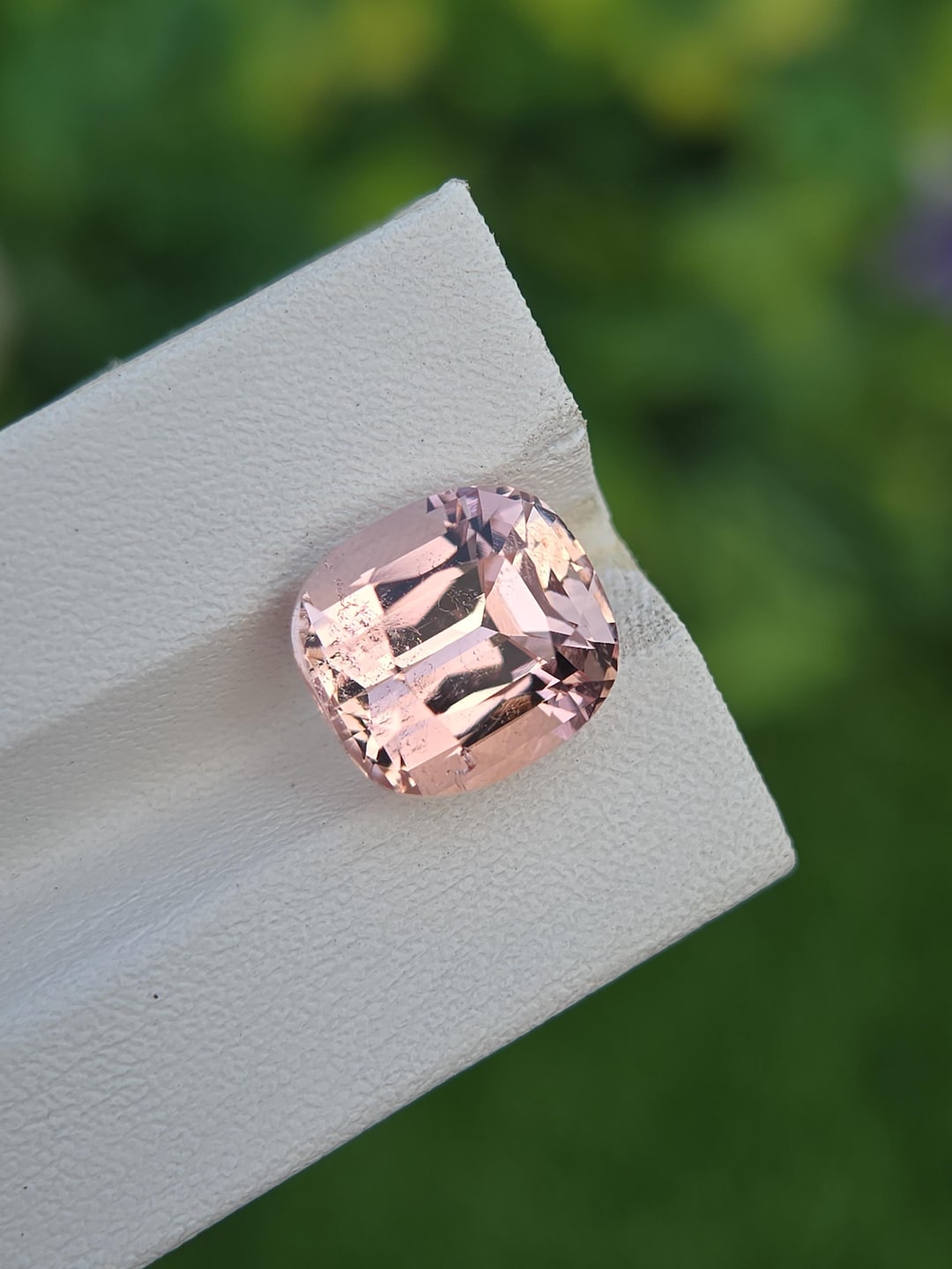 オレンジがかったピンクのインペリアルトパーズ：8.91カラットの