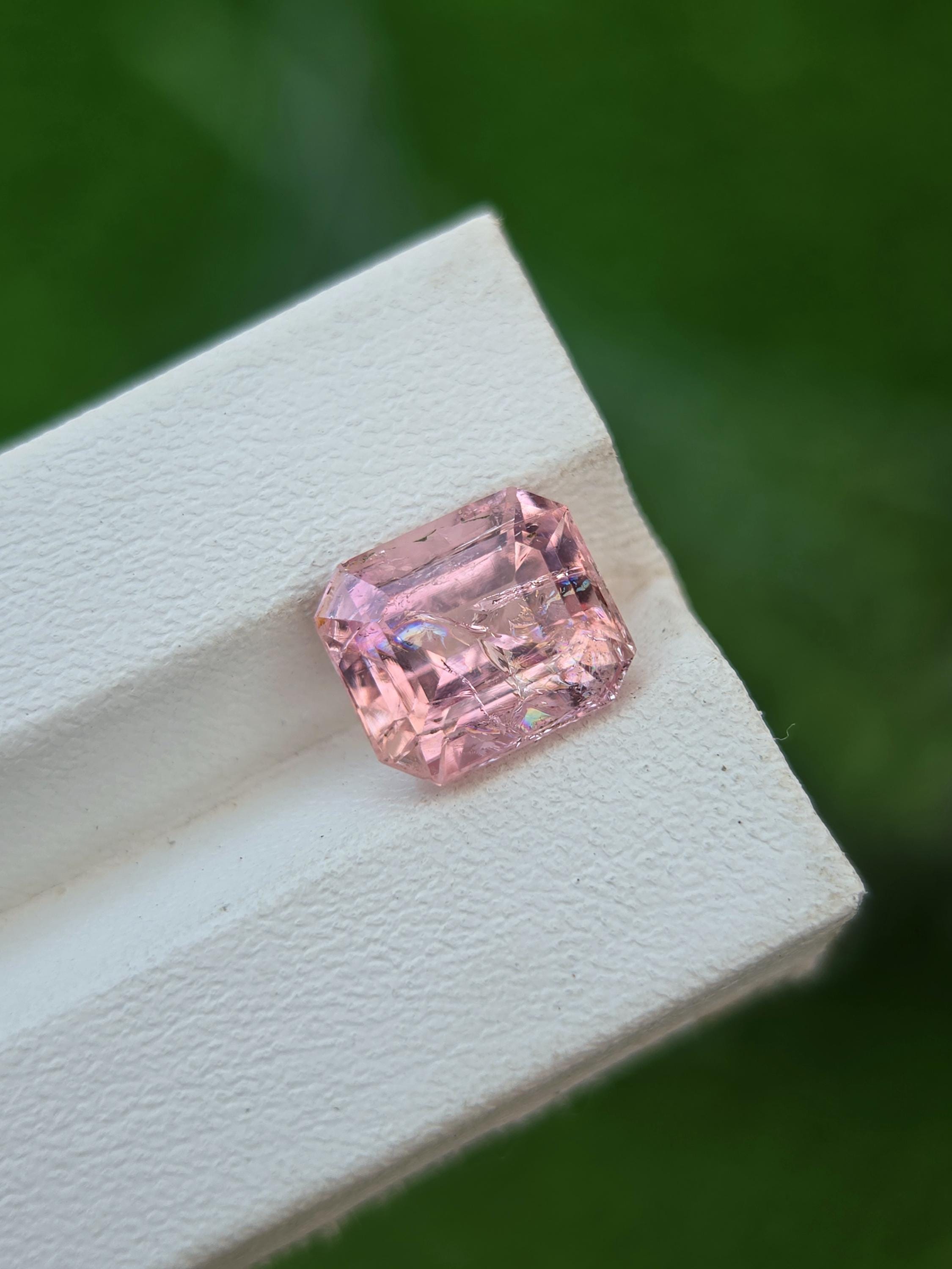 インペリアルピンクトパーズ宝石 5.21 カラット：エメラルドカット