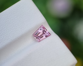 Espinélio rosa transparente natural solto, não aquecido e não tratado, facetado, proveniente de Badakhshan, Afeganistão.