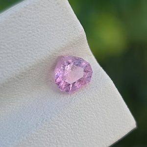 ピンクインペリアルトパーズ：4.57カラットのエメラルドカット