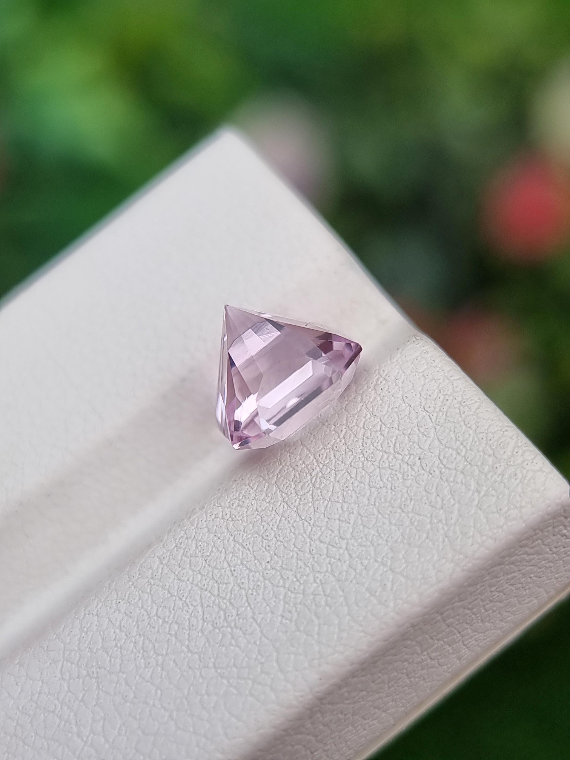 ピンクインペリアルトパーズ：4.57カラットのエメラルドカット