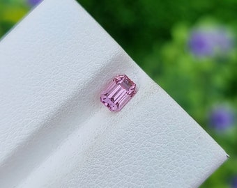 Espinélio rosa, natural, transparente, sem tratamento, lapidado, proveniente de Badakhshan, Afeganistão.