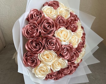 Ramo de cinta personalizado en marfil y oro rosa, rosa eterna sin brillo, ramo personalizable, rosa de cinta de satén, regalo de graduación