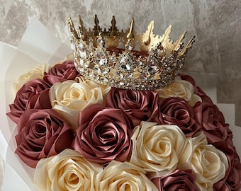 Ramo de cinta personalizado en marfil y oro rosa, rosa eterna con corona, ramo personalizable, rosa de cinta de satén, regalo de graduación